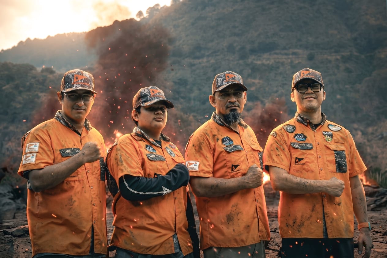 Cuatro miembros de la Manada Mammuth El Salvador en formación